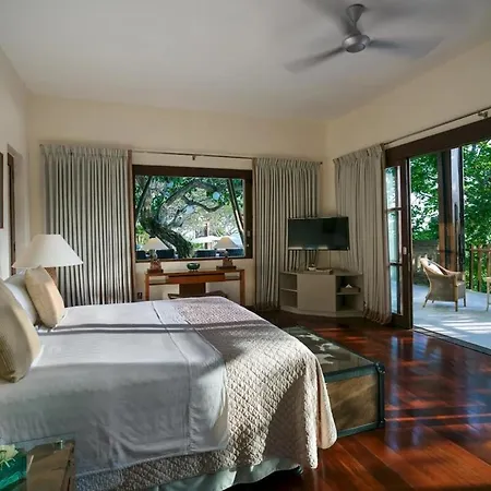 Villa Ambra Beachfront Paradise-2